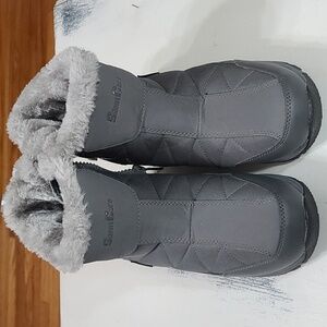 Silent Care Womens Winter Snowboots Gray Faux Fur Lined Zips Sz 8 EUC